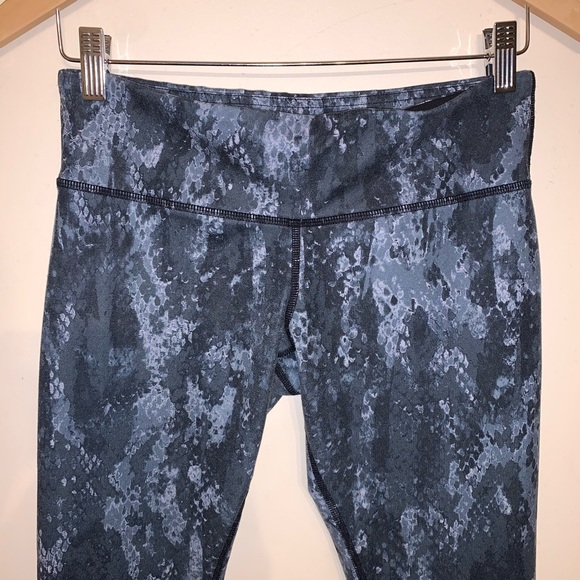 Alo Yoga Airbrush Leggings Python, Small - Picture 3 of 9